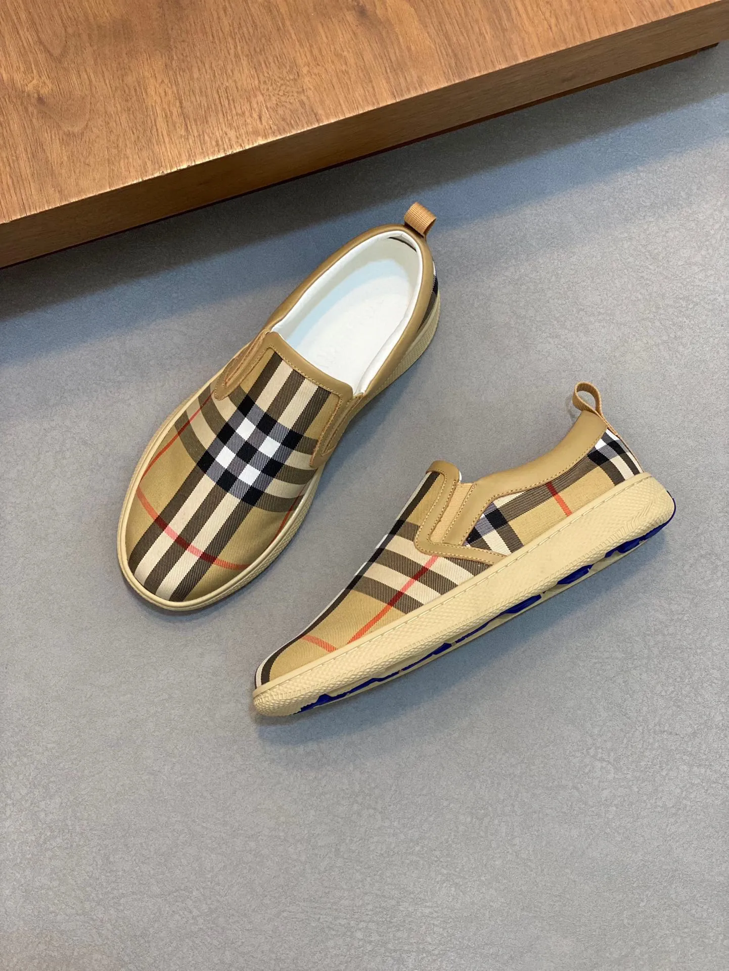 P380 [BURBERRY] Burberry - Upper: imported 🔝 brand totem cloth, - Inner lining: cowhide lining, feet; water-dyed cowhide - Outsole: ultra-light TPR rubber; two-color molded outsole - Super high quality control·Fine workmanship: highlighted (high-end, extravagance, grade) -Size: 38-44 (Male 45, can be customized)·